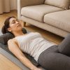 D_tente_sur_tapis_d_acupression.jpg tapis d'acupression SoothRelief