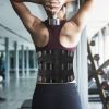 Femme_utilisant_une_ceinture_de_soutien_lombaire_pendant_un_exercice.jpg ceinture Lombax confort