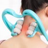 Masseur_de_cou_Soulagement_des_tensions_cervicales.jpg masseur cervical