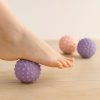 balle-massage-pieds-utilisation-sous-pied-1.jpg accessoire massage pied