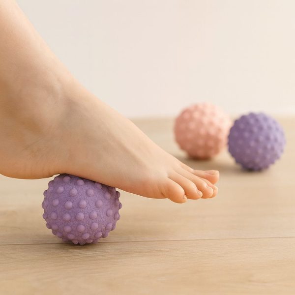 balle-massage-pieds-utilisation-sous-pied-1.jpg accessoire massage pied