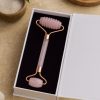 coffret-rouleau-quartz-rose-decoration-2.jpg massage facial quartz rose