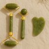 kit-gua-sha-rouleau-jade-a-plat-1.jpg instrument massage visage jade