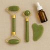 kit-gua-sha-rouleau-jade-accessoires-trio-1.jpg soin facial Gua Sha
