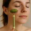 massage-visage-rouleau-jade-vert-1.jpg massage de jade visage