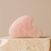 pierre-gua-sha-quartz-rose-1.jpg pierre Gua Sha visage