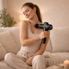 pistolet-massage-professionnel-utilisation-domicile-femme-1.jpg outil de récupération musculaire