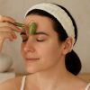 soin-front-rouleau-jade-visage-1.jpg outil facial jade